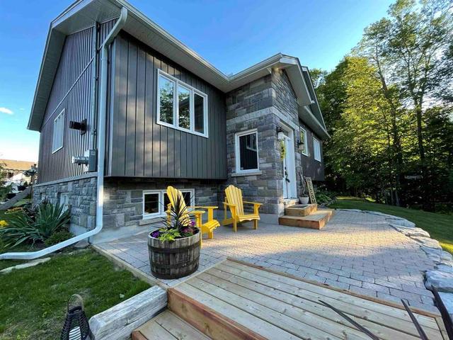 1415 Rickards Road, House detached with 3 bedrooms, 3 bathrooms and 8 parking in South Frontenac ON | Image 2