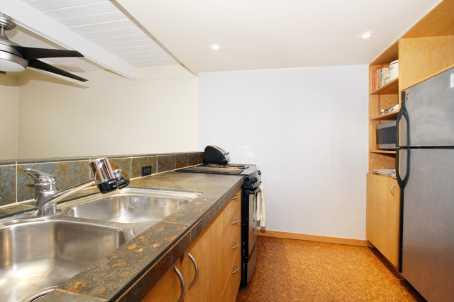 th 9 - 32 Curzon St, Townhouse with 3 bedrooms, 1 bathrooms and 1 parking in Toronto ON | Image 4