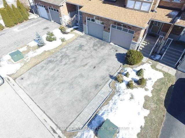 31 Marathon Ave, House attached with 3 bedrooms, 4 bathrooms and 3 parking in Vaughan ON | Image 9