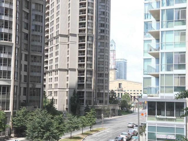 308 - 250 Webb Dr, Condo with 2 bedrooms, 2 bathrooms and 2 parking in Mississauga ON | Image 9