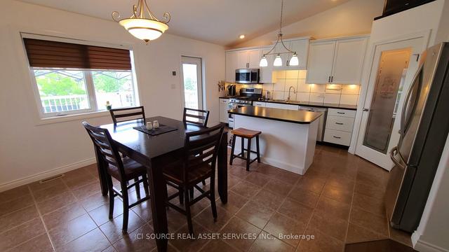 11320 102 St, House detached with 5 bedrooms, 3 bathrooms and 8 parking in Fort St. John BC | Image 2