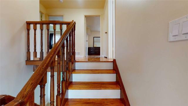 61 Strathavon Dr, House detached with 3 bedrooms, 3 bathrooms and 3 parking in Toronto ON | Image 32