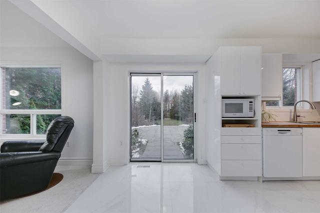 184 Taylor Dr, House detached with 3 bedrooms, 3 bathrooms and 4 parking in Barrie ON | Image 3