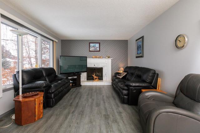 4120 53 Avenue, House detached with 3 bedrooms, 2 bathrooms and 4 parking in Red Deer County AB | Image 10