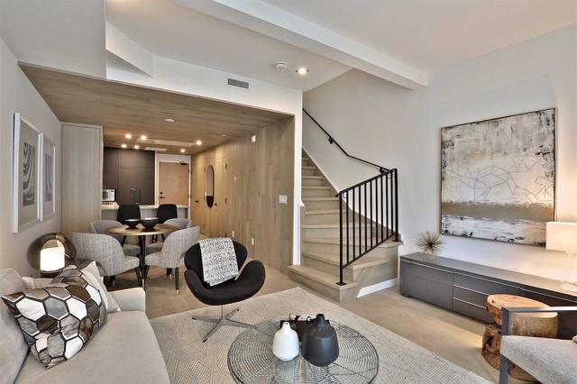 302 - 45 Dovercourt Rd, Townhouse with 1 bedrooms, 2 bathrooms and 1 parking in Toronto ON | Image 2
