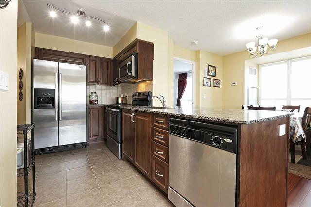 309 - 60 Fairfax Cres, Condo with 2 bedrooms, 2 bathrooms and 1 parking in Toronto ON | Image 3