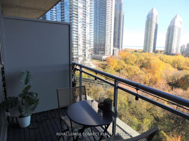 828 - 165 Legion Rd N, Condo with 1 bedrooms, 1 bathrooms and 1 parking in Toronto ON | Image 3