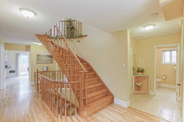 18 Cummings Crt, House detached with 4 bedrooms, 3 bathrooms and 6 parking in Markham ON | Image 17