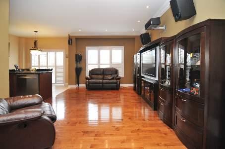 45 Umbria Cres, House detached with 4 bedrooms, 3 bathrooms and 4 parking in Vaughan ON | Image 4