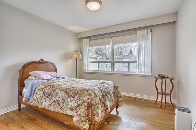 122 Burndale Ave, House detached with 3 bedrooms, 2 bathrooms and 5 parking in Toronto ON | Image 6