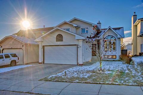 31 Sierra Vista Circle Sw, House detached with 4 bedrooms, 2 bathrooms and 4 parking in Calgary AB | Card Image