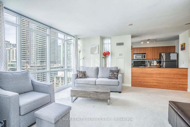 1903 - 11 Brunel Crt, Condo with 1 bedrooms, 1 bathrooms and 1 parking in Toronto ON | Image 5