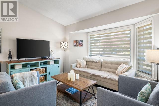 9 - 1623 Caspers Way, House attached with 2 bedrooms, 1 bathrooms and 2 parking in Nanaimo BC | Image 2