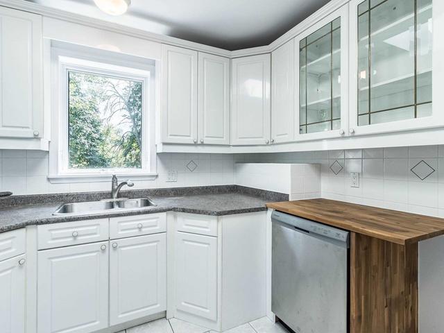 142 Thompson Ave, House detached with 2 bedrooms, 2 bathrooms and 3 parking in Toronto ON | Image 4