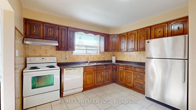 15 Roseglen Cres, House detached with 3 bedrooms, 3 bathrooms and 8 parking in Toronto ON | Image 28