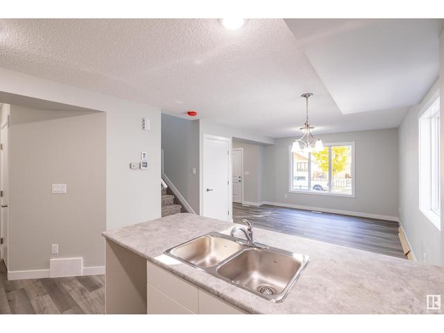 11244 92 St Nw, House semidetached with 3 bedrooms, 2 bathrooms and 2 parking in Edmonton AB | Image 10