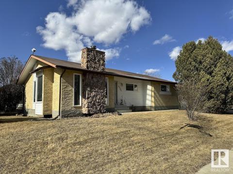 4708 45 St, House detached with 3 bedrooms, 1 bathrooms and 2 parking in Gibbons AB | Card Image