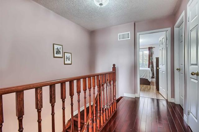 35h View Green Cres, House attached with 3 bedrooms, 4 bathrooms and 4 parking in Toronto ON | Image 15