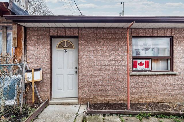 33 Pauline Ave, House semidetached with 3 bedrooms, 3 bathrooms and 2 parking in Toronto ON | Image 21
