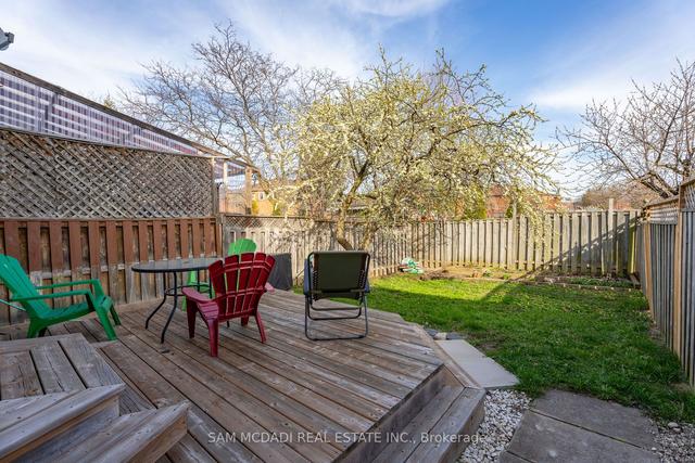 382 Assiniboine Tr, House semidetached with 3 bedrooms, 3 bathrooms and 3 parking in Mississauga ON | Image 32