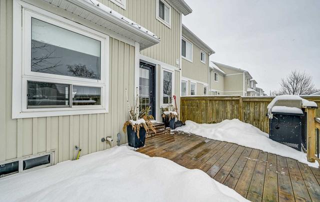 151 Carnwith Dr E, House attached with 3 bedrooms, 3 bathrooms and 3 parking in Whitby ON | Image 15