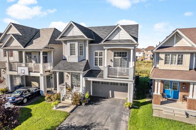 8405 Sweet Chestnut Dr, House detached with 3 bedrooms, 3 bathrooms and 6 parking in Niagara Falls ON | Card Image