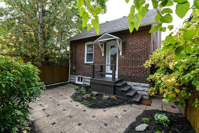 249 Gainsborough Rd, House detached with 2 bedrooms, 1 bathrooms and 1 parking in Toronto ON | Image 16