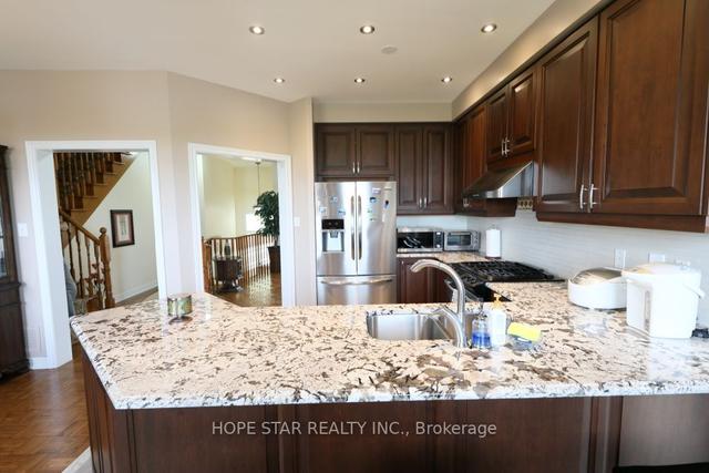 46 Sunview Dr, House detached with 3 bedrooms, 4 bathrooms and 4 parking in Vaughan ON | Image 6