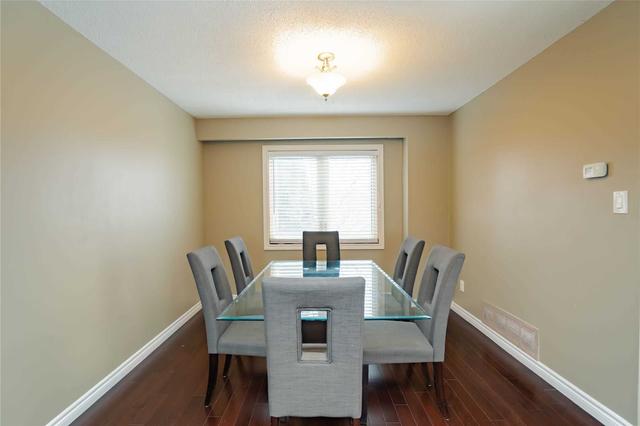 27 Newlyn Cres, House semidetached with 3 bedrooms, 2 bathrooms and 3 parking in Brampton ON | Image 3