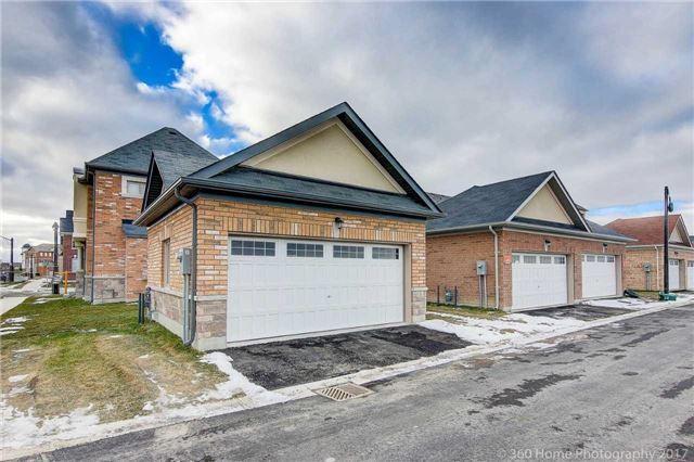 1 Gordon Landon Dr, House detached with 4 bedrooms, 3 bathrooms and 3 parking in Markham ON | Image 2