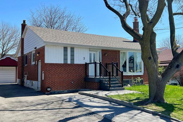 3 Amberley Dr, House detached with 3 bedrooms, 4 bathrooms and 5 parking in Toronto ON | Image 1