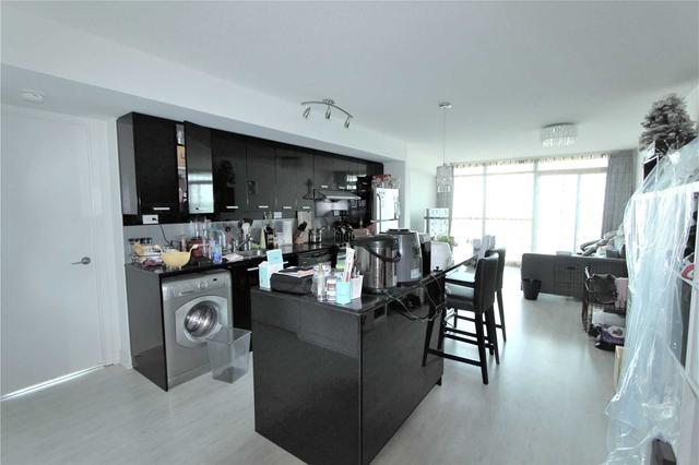 1011 - 29 Singer Crt, Condo with 2 bedrooms, 2 bathrooms and 1 parking in Toronto ON | Image 9