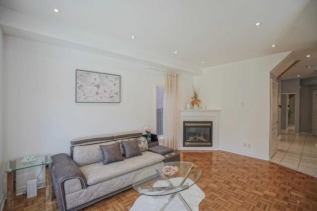 51 Summerlea St, House detached with 5 bedrooms, 4 bathrooms and 5 parking in Markham ON | Image 2