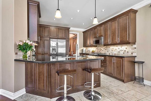 3317 Mistwell Cres, House detached with 4 bedrooms, 4 bathrooms and 6 parking in Oakville ON | Image 3