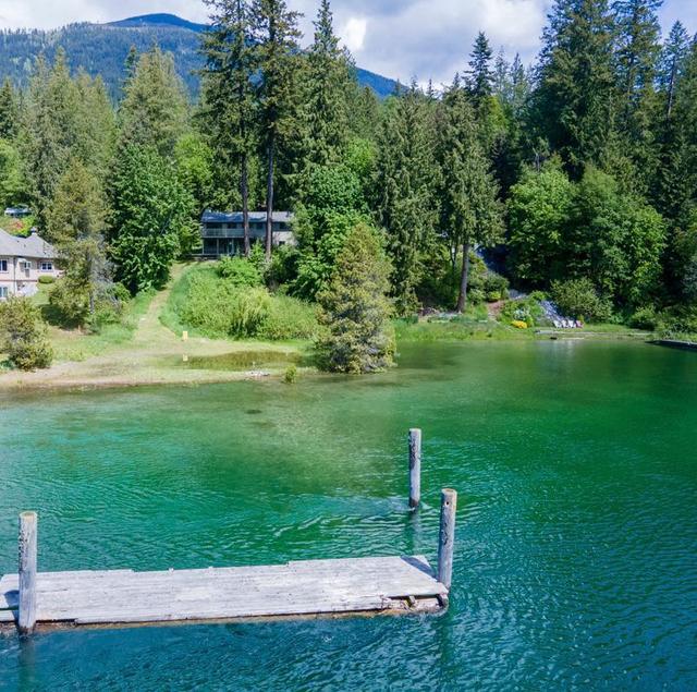 7484 Highway 3a, House detached with 4 bedrooms, 3 bathrooms and null parking in Central Kootenay E BC | Image 6