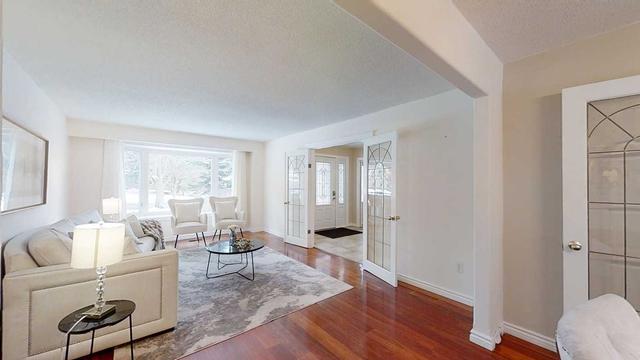 227 Browning Tr, House detached with 4 bedrooms, 4 bathrooms and 6 parking in Barrie ON | Image 2