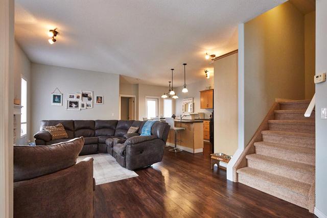 103 Hamptons Way Se, Home with 3 bedrooms, 3 bathrooms and 4 parking in Medicine Hat AB | Image 5
