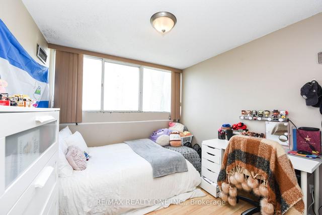 sph11 - 3695 Kaneff Cres, Condo with 2 bedrooms, 2 bathrooms and 2 parking in Mississauga ON | Image 10