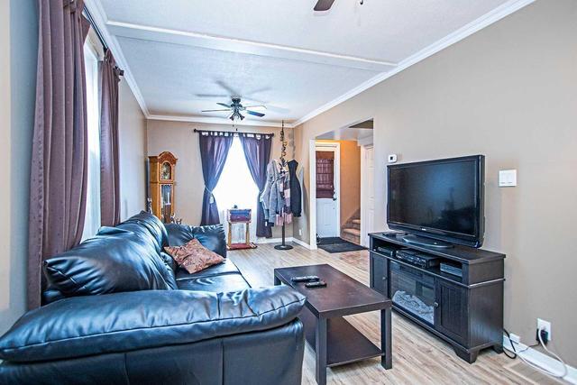 104 Park Rd S, House detached with 2 bedrooms, 1 bathrooms and 2 parking in Oshawa ON | Image 7