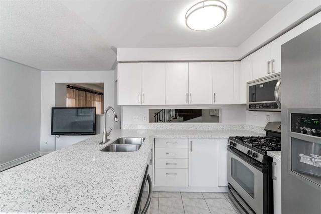 1203 Prestonwood Cres, House semidetached with 3 bedrooms, 4 bathrooms and 4 parking in Mississauga ON | Image 2