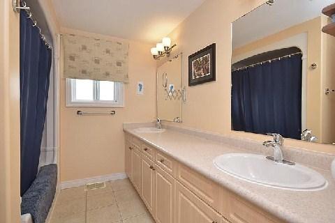 24 Morrow Cres, House detached with 3 bedrooms, 3 bathrooms and 3 parking in Orangeville ON | Image 12