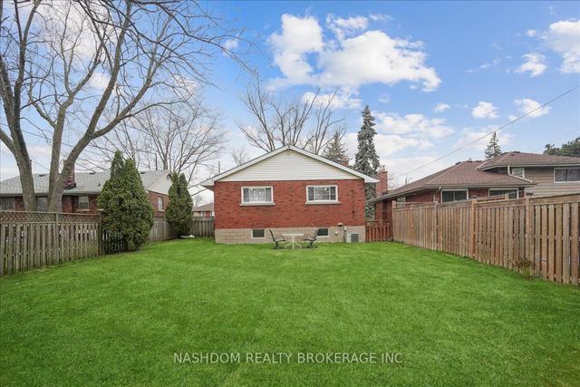 165 West 27th St, House detached with 3 bedrooms, 1 bathrooms and 3 parking in Hamilton ON | Image 24