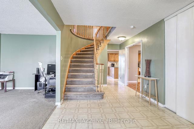 824 Lavis St, House detached with 4 bedrooms, 3 bathrooms and 4 parking in Oshawa ON | Image 29