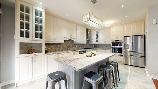 20 Kamloops Dr, House detached with 4 bedrooms, 5 bathrooms and 6 parking in Brampton ON | Image 4