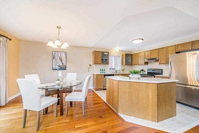 254 Malick St, House detached with 2 bedrooms, 3 bathrooms and 3 parking in Milton ON | Image 2
