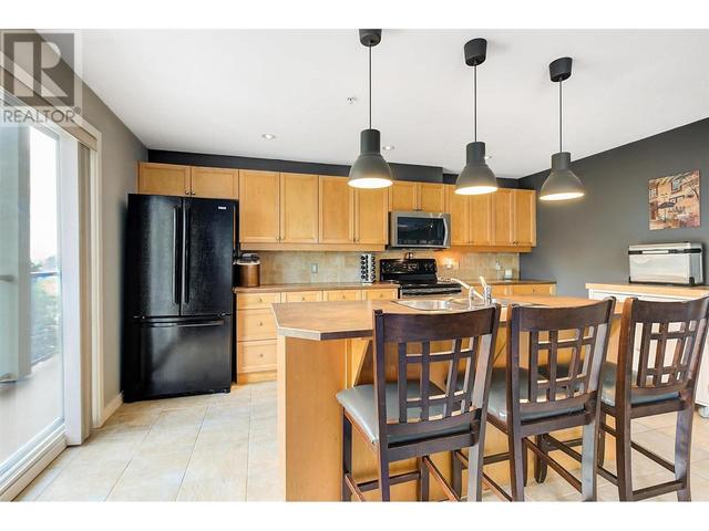 106 - 2120 Shannon Ridge Drive, Condo with 2 bedrooms, 2 bathrooms and null parking in West Kelowna BC | Image 22