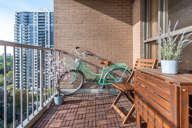 1201 - 100 Upper Madison Ave, Condo with 2 bedrooms, 2 bathrooms and 1 parking in Toronto ON | Image 13