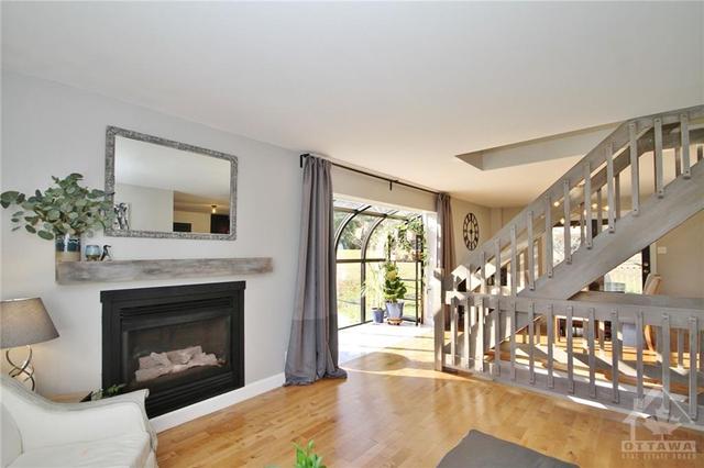 2111 Stratton Drive, House detached with 6 bedrooms, 4 bathrooms and 6 parking in Ottawa ON | Image 5