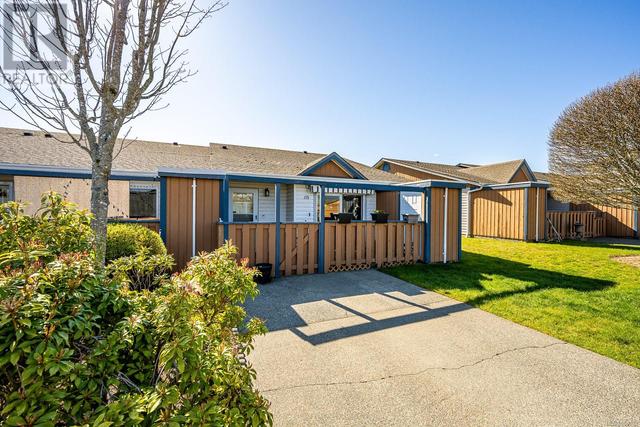 115 - 675 Aspen Rd, House attached with 2 bedrooms, 1 bathrooms and 1 parking in Comox BC | Image 1