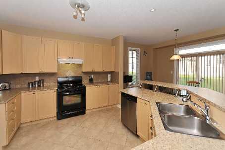 16 Parisian Cres, House detached with 3 bedrooms, 4 bathrooms and 4 parking in Barrie ON | Image 8